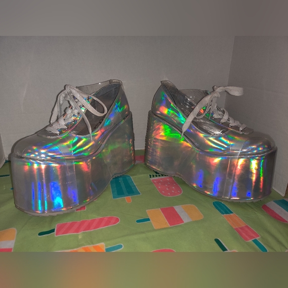 Shoes - Picture 3 of 8